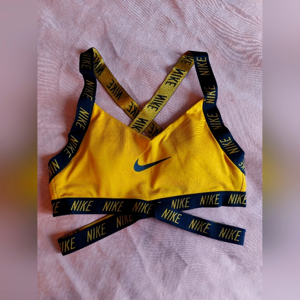 NIKE - sports bra